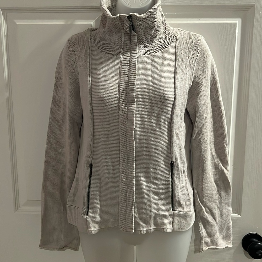 ANNE TAYLOR SILVER ZIP UP SWEATER